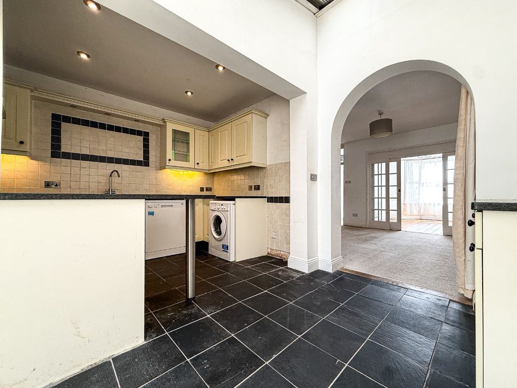Property photo 3 of 17 4840048