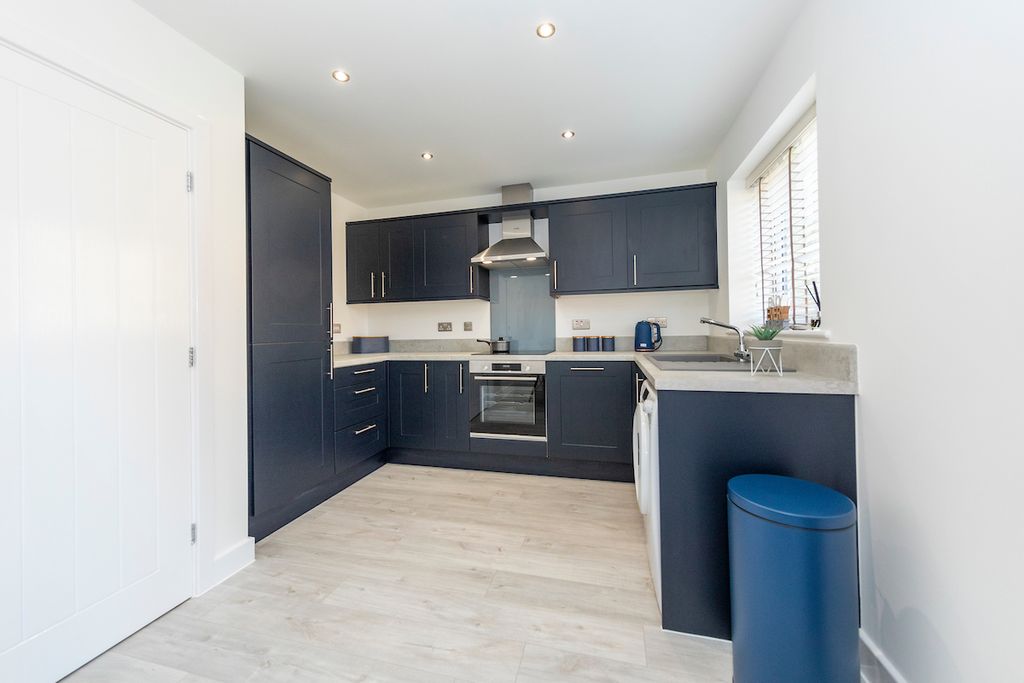 Property photo 2 of 11 Kitchen Example