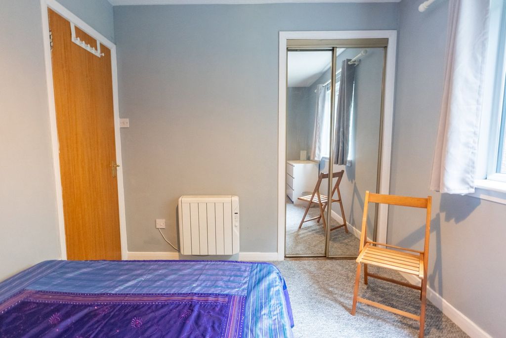 2 bed flat for saleWallace Street, Stirling FK8 photo 5
