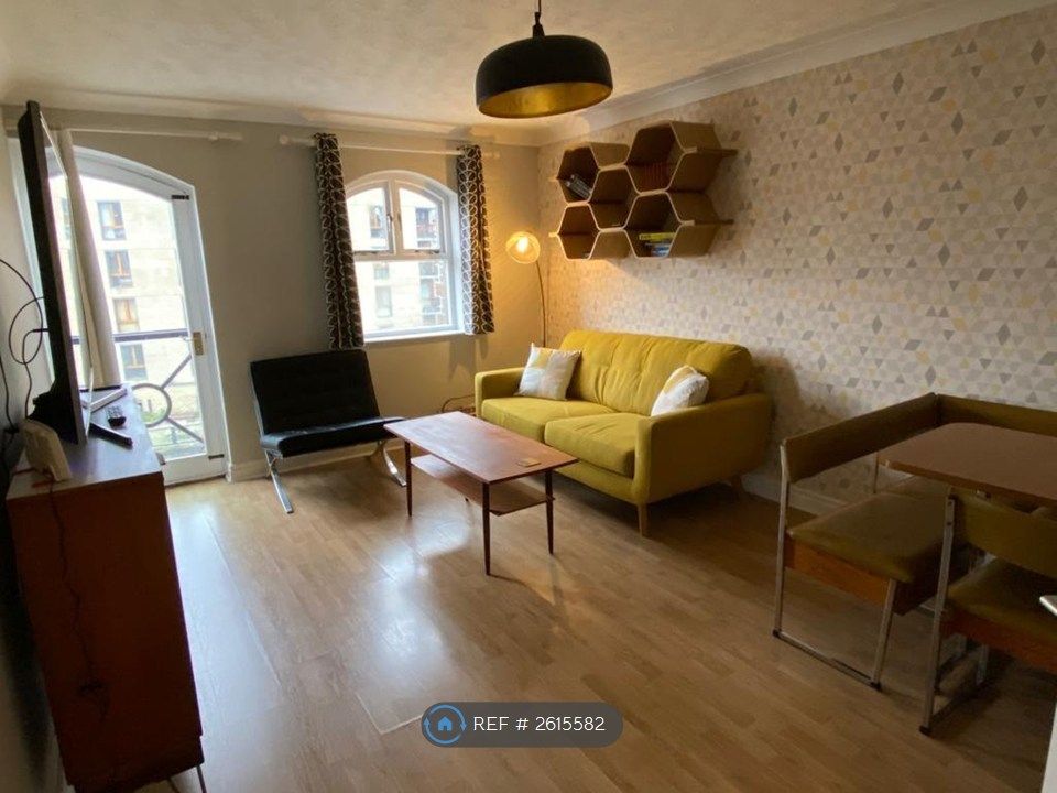 Property photo 1 of 8 Living Room