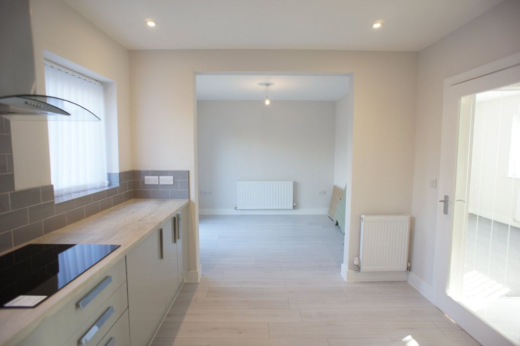 Property photo 3 of 20 Kitchen/Diner