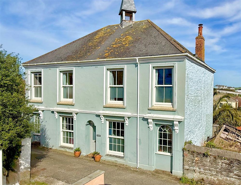 Property photo 3 of 32