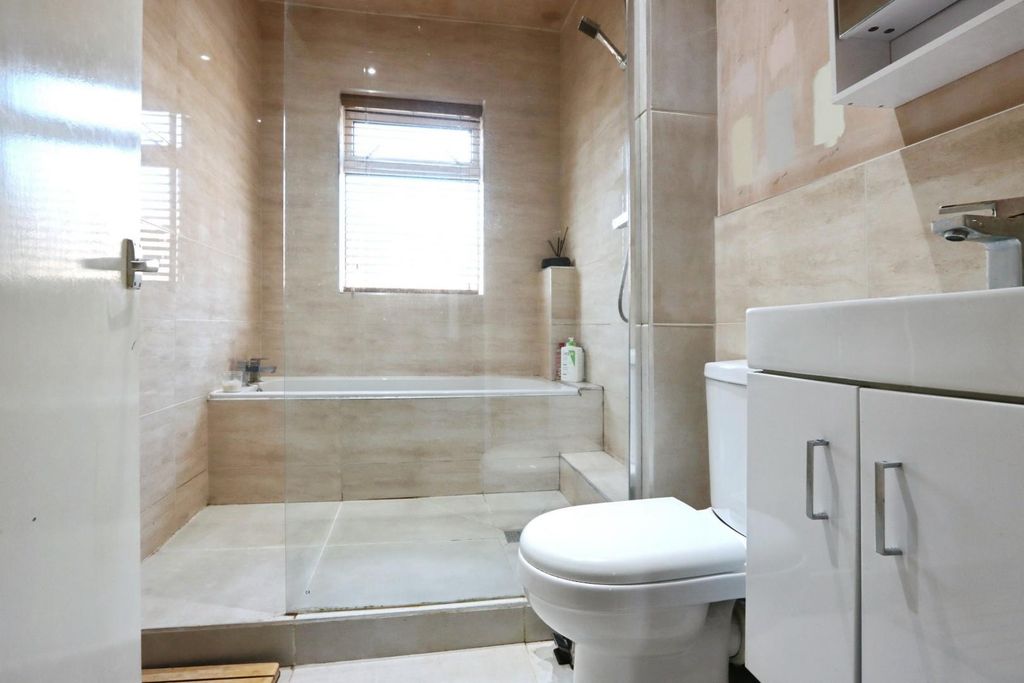 Property photo 3 of 26 Bathroom