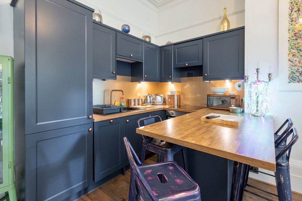 Property photo 3 of 18 Kitchen