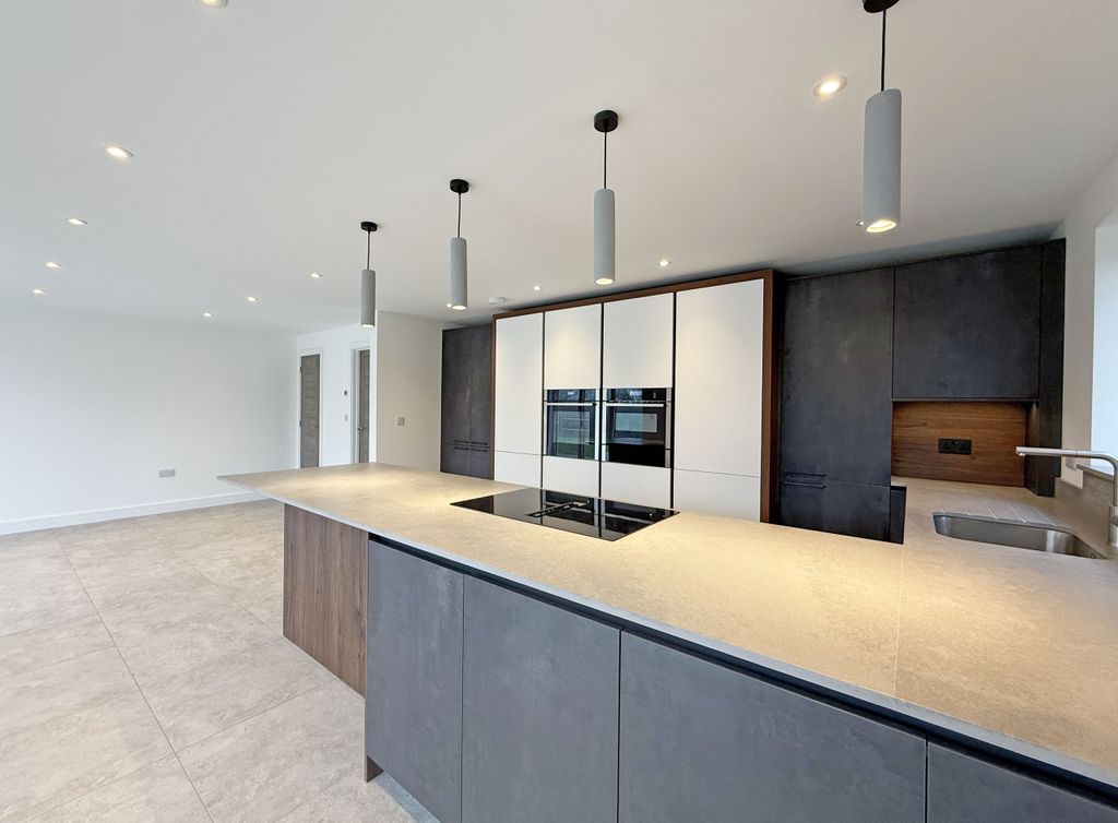 Property photo 3 of 11 Photo 3