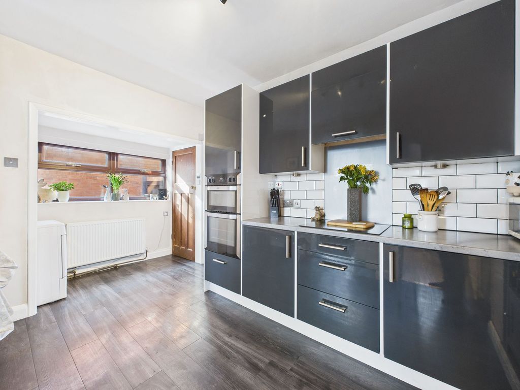 Property photo 3 of 14 Dining Kitchen
