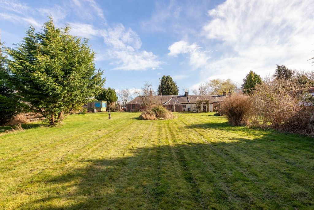 Property photo 2 of 27