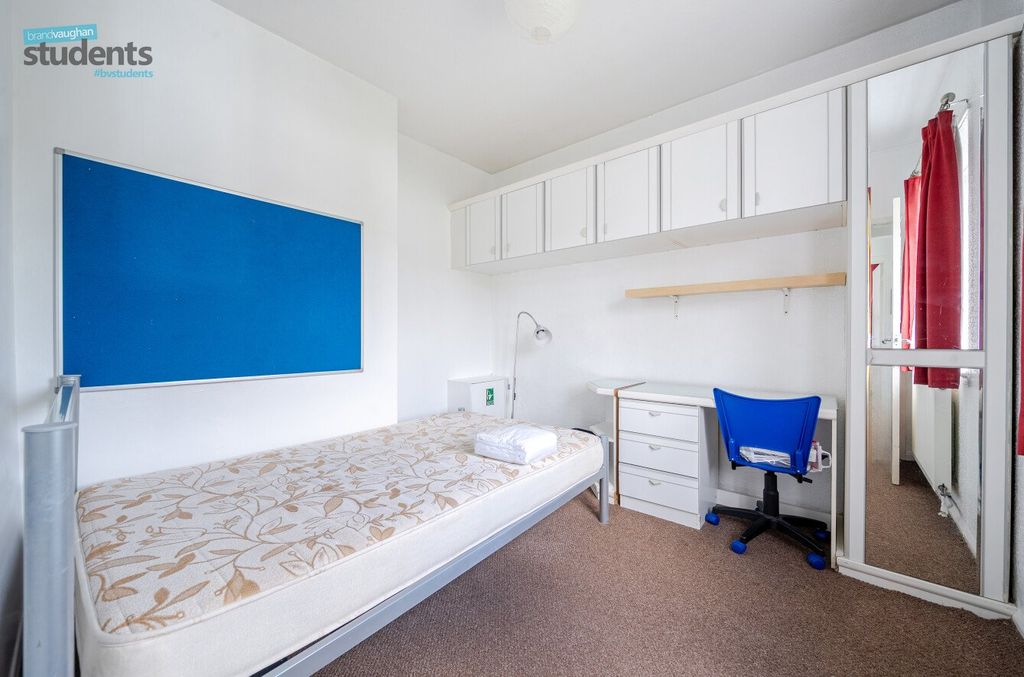 Property photo 3 of 11 Picture No. 12