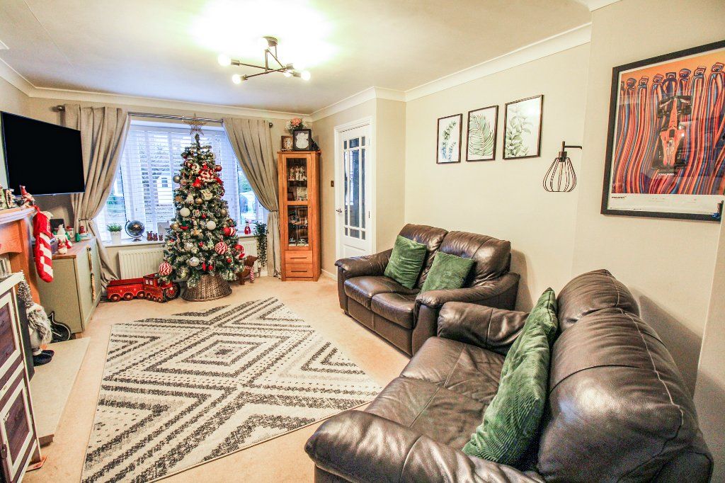 Property photo 2 of 15 Lounge