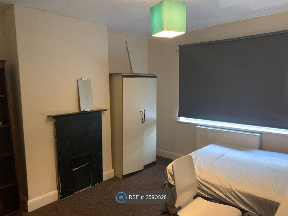 Property photo 1 of 5 Double Bed With Desk And Chair
