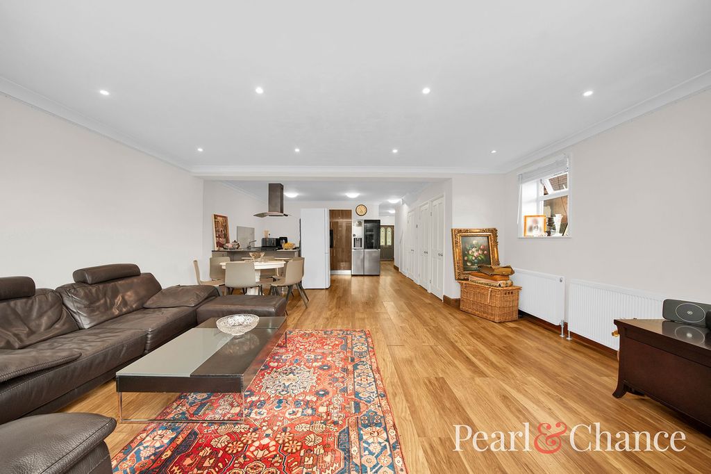 Property photo 3 of 25