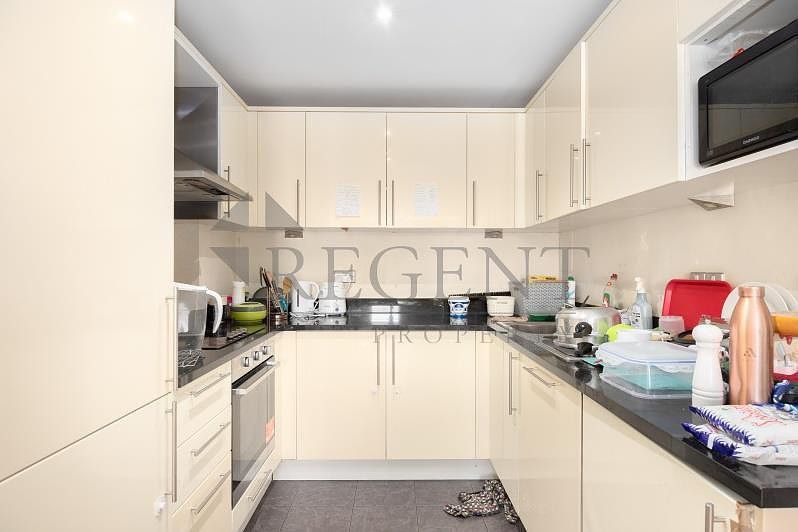 Property photo 2 of 8 Kitchen