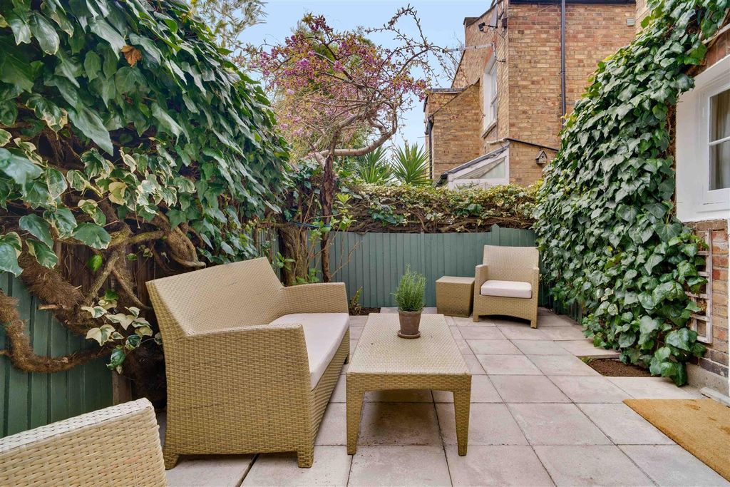 Property photo 3 of 17