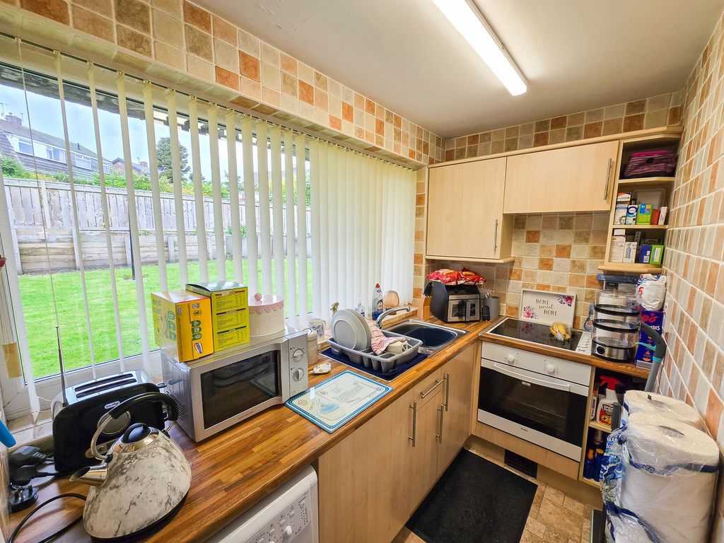 Property photo 3 of 7 Kitchen