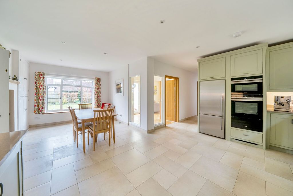 Property photo 2 of 32