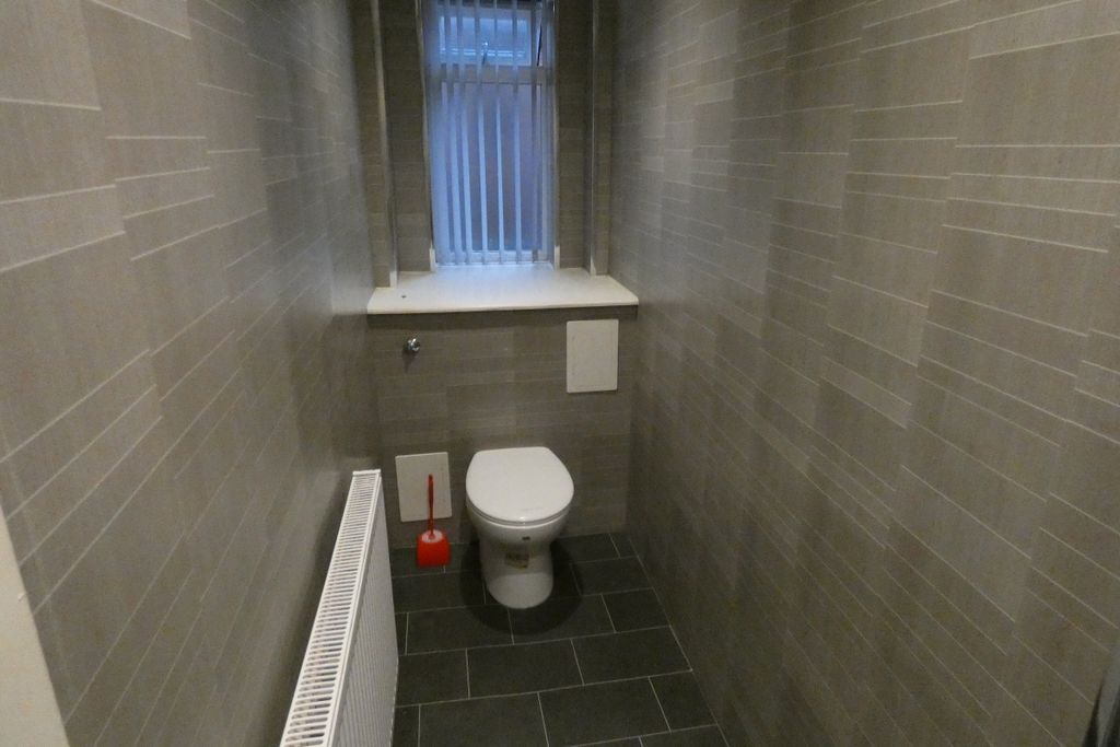 Property photo 3 of 9 Toilet