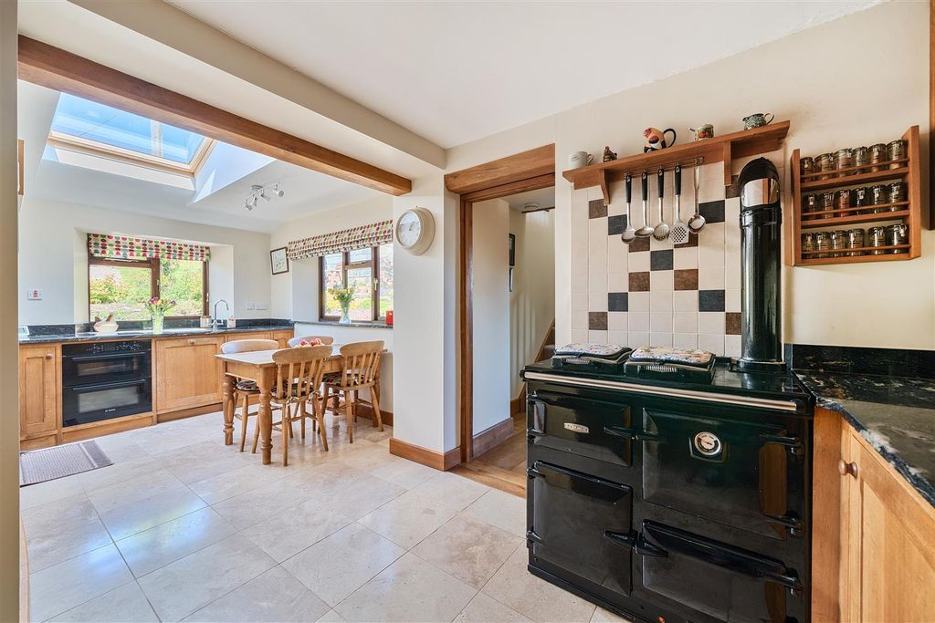Property photo 3 of 18 Kitchen