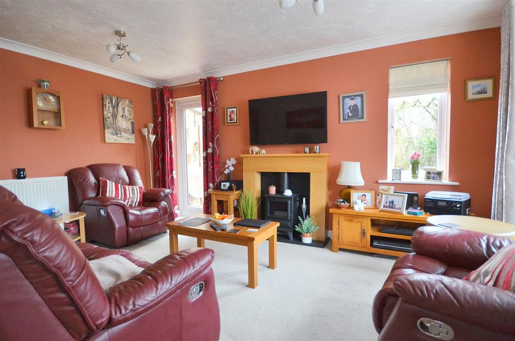 Property photo 2 of 11 Sitting Room