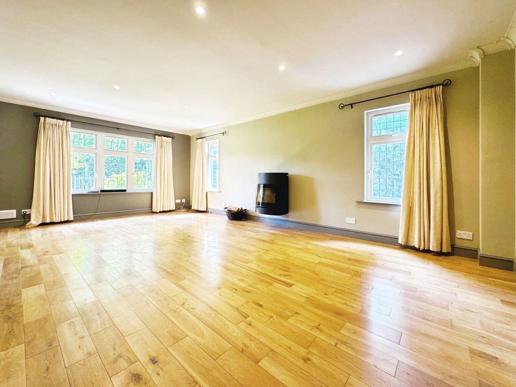 Property photo 3 of 21