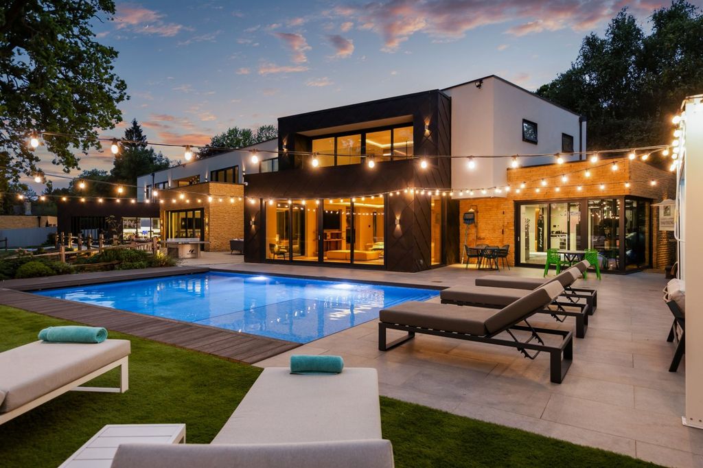 Property photo 1 of 27