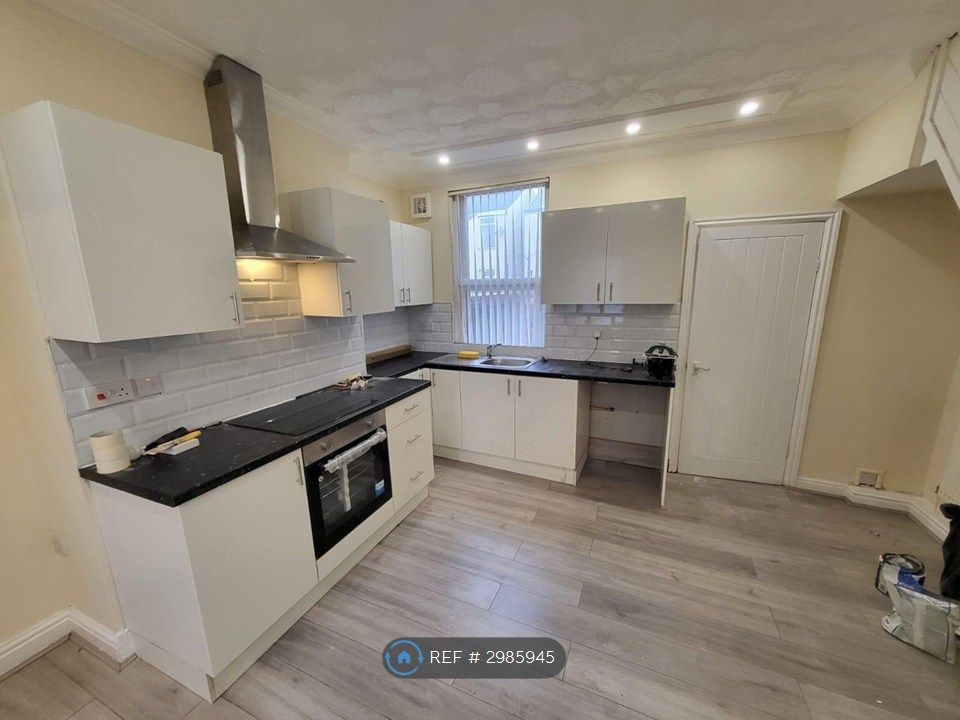 Property photo 2 of 12 Kitchen
