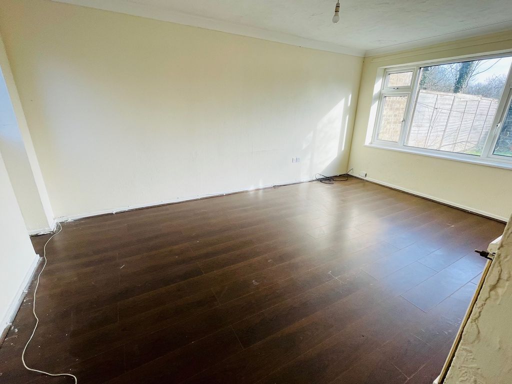 Property photo 3 of 9 Living Room