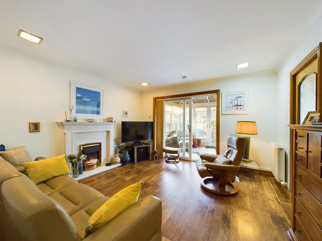 Property photo 2 of 15 Lounge