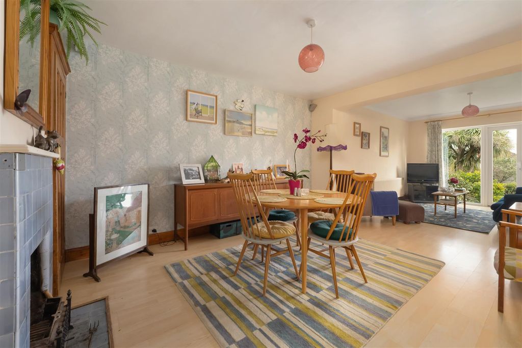Property photo 3 of 18 Baddlesmere Road, Tankerton, Whitstable