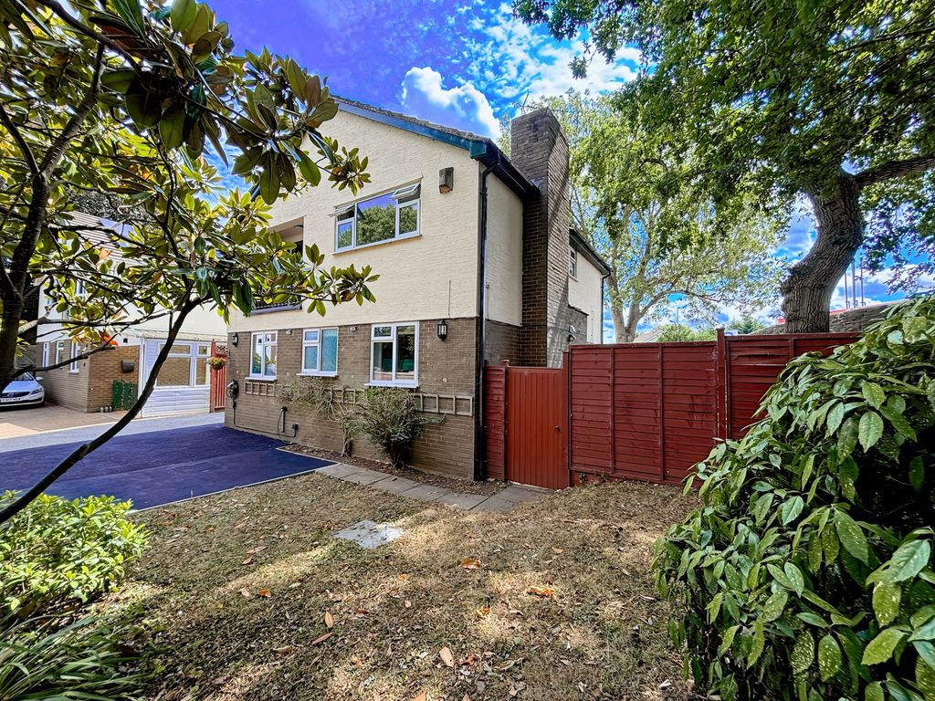 Property photo 1 of 28