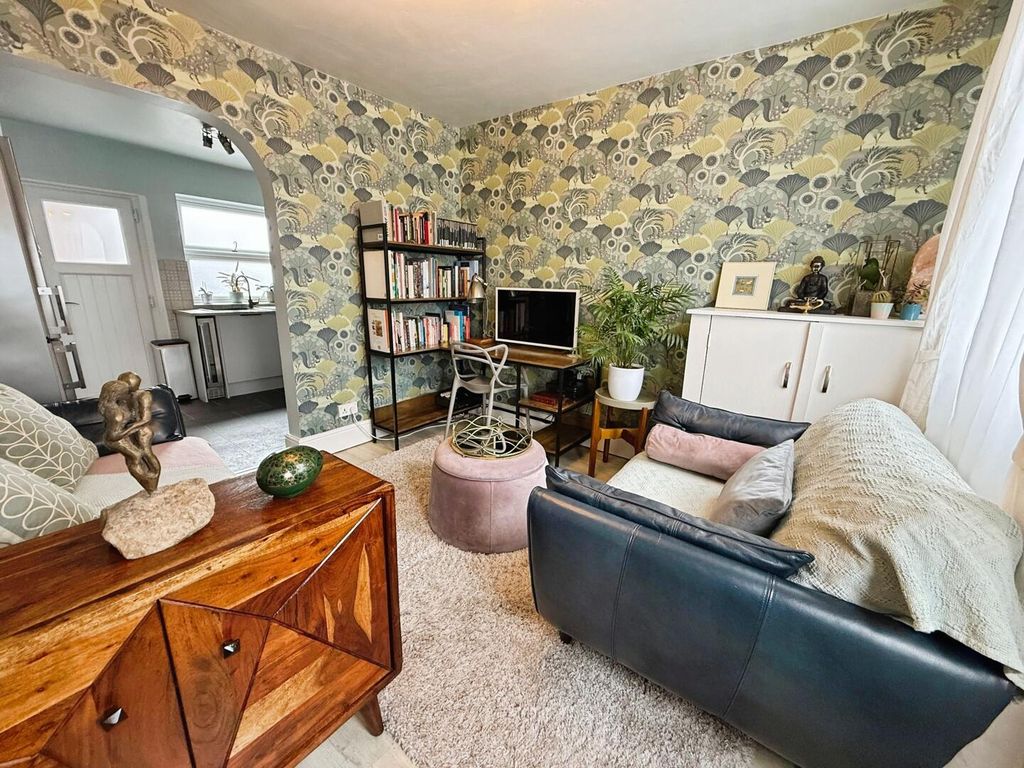 Property photo 2 of 10 Living Room