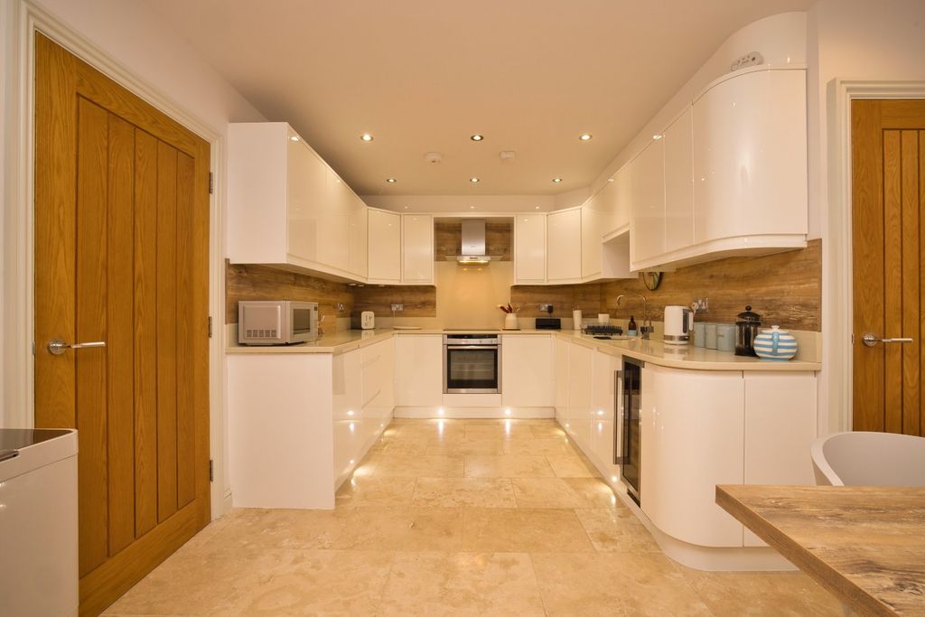 Property photo 3 of 13 Picture 3