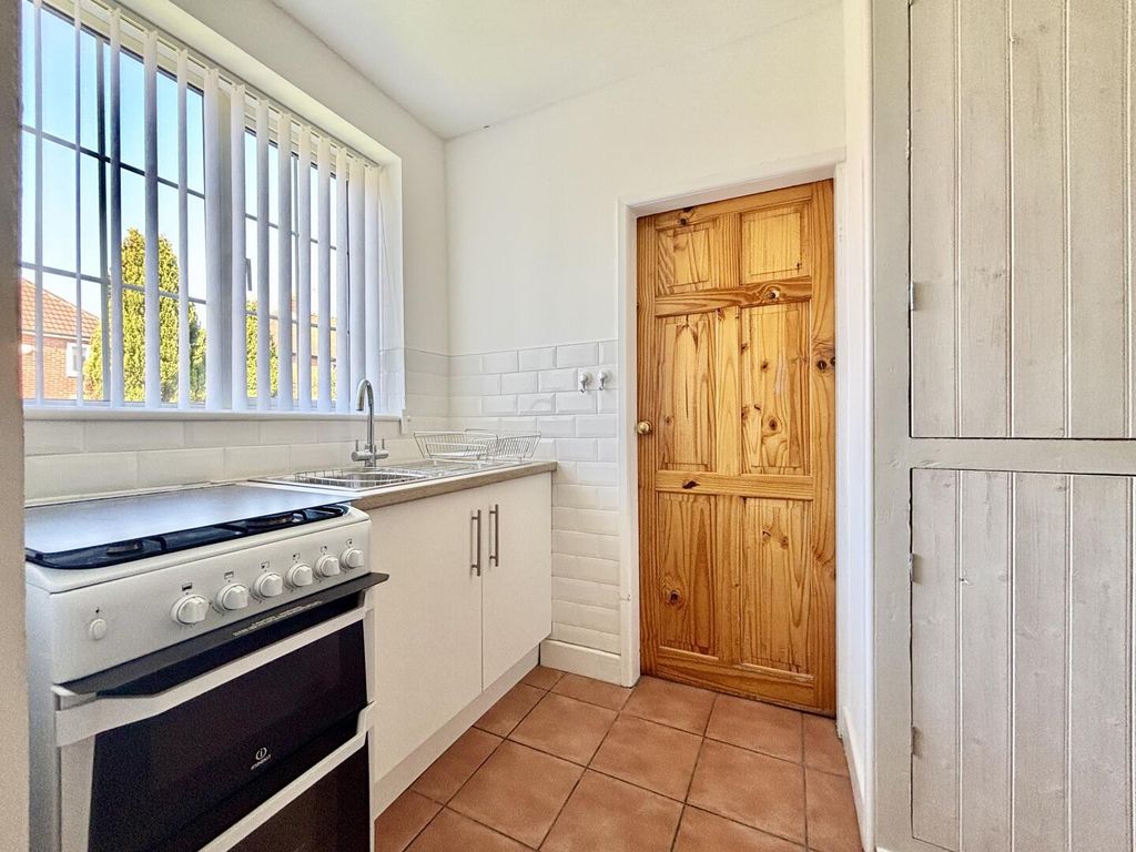 Property photo 3 of 18 Kitchen