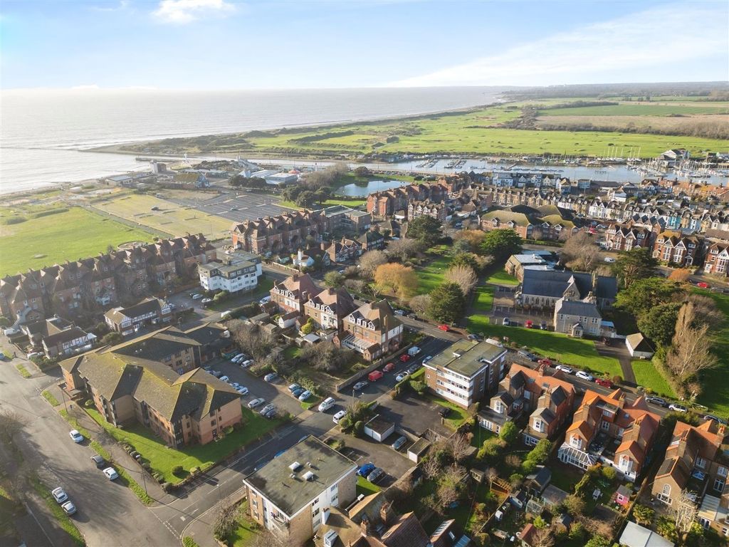 Additional image 22 of 5 bed semi-detached house for saleBeach Road, Littlehampton BN17