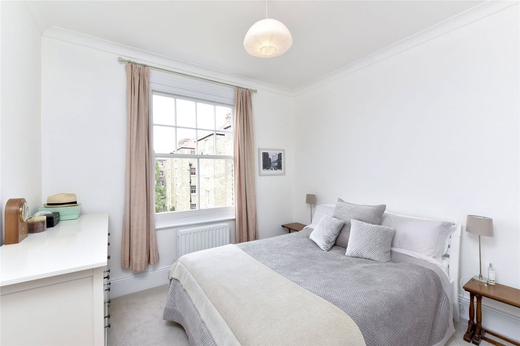 Property photo 2 of 8 Bedroom