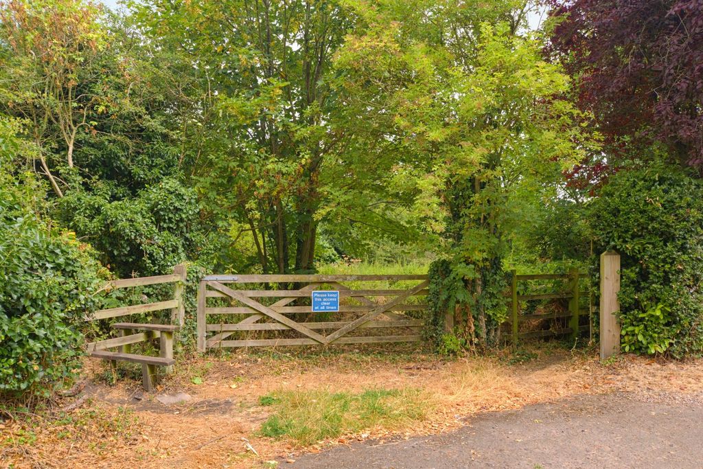 Property photo 2 of 7 Land