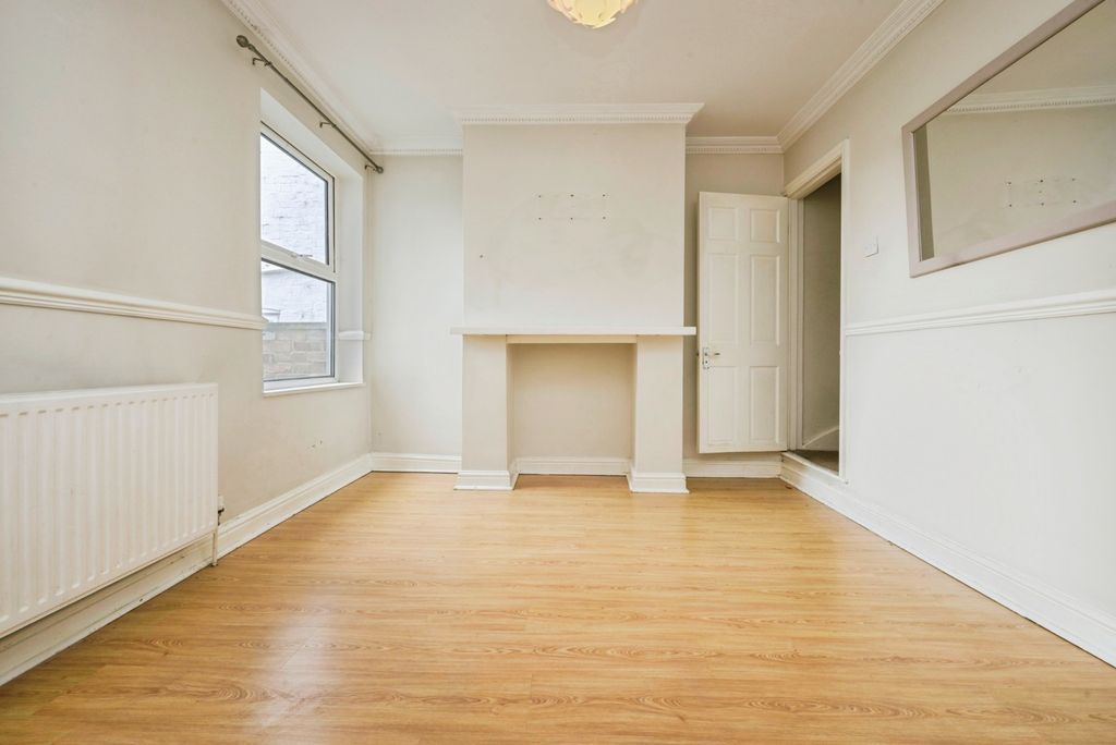 Property photo 2 of 17 Dining Room