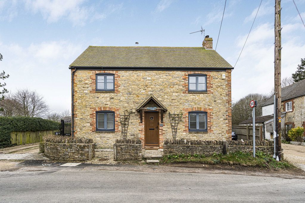 Property photo 1 of 33