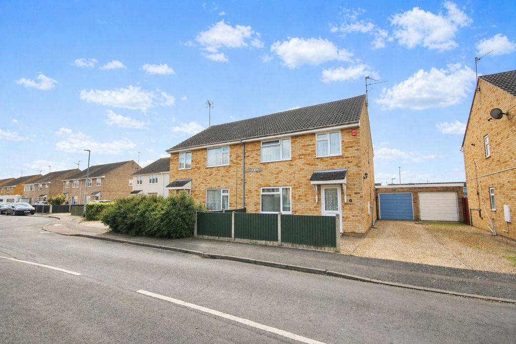 Property photo 1 of 32