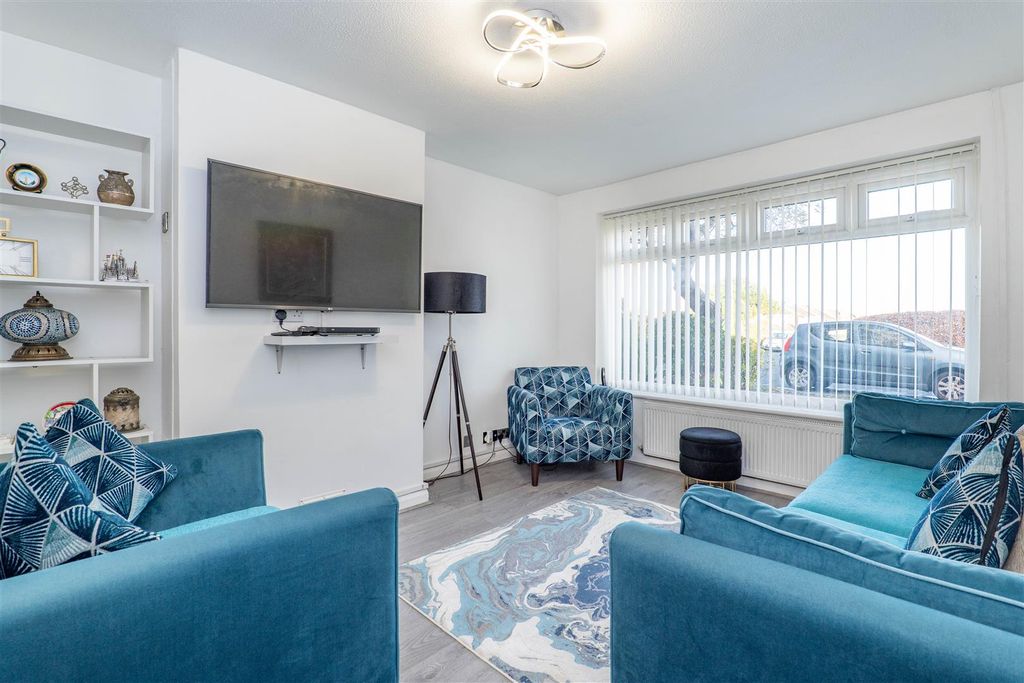 Property photo 2 of 26 Lounge