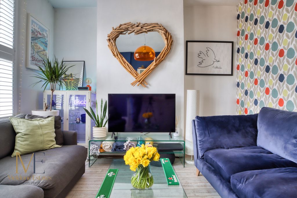 Property photo 2 of 30 Lounge