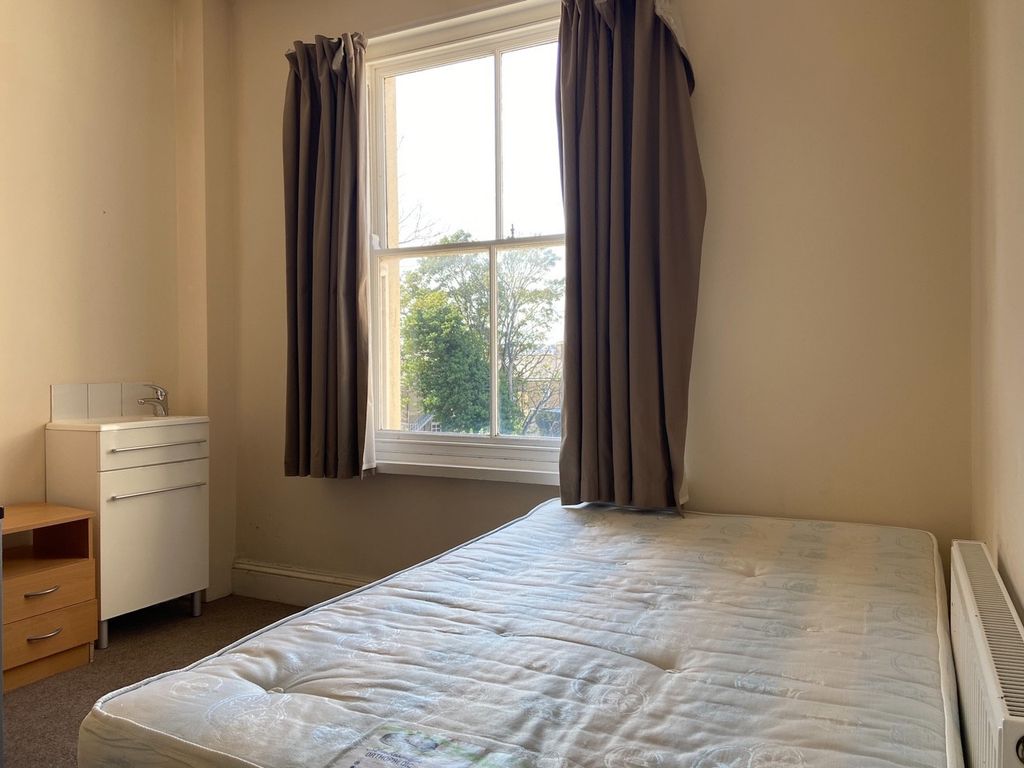 Property photo 2 of 19 A Bright And Tidy Bedroom With A Large Window Allo...
