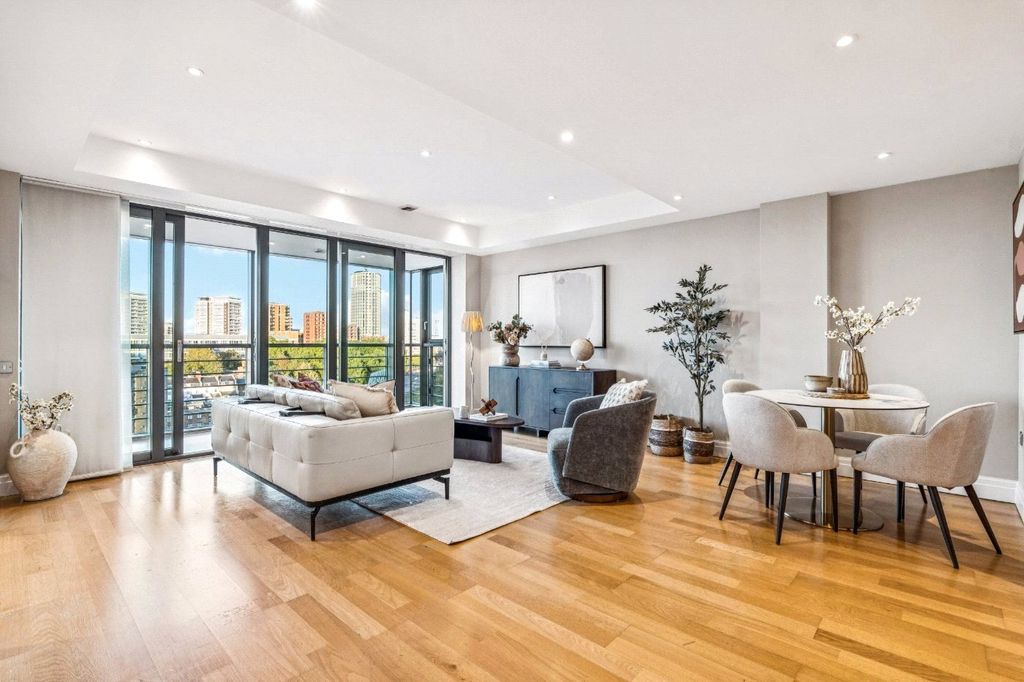 Property photo 1 of 15 Sitting Room