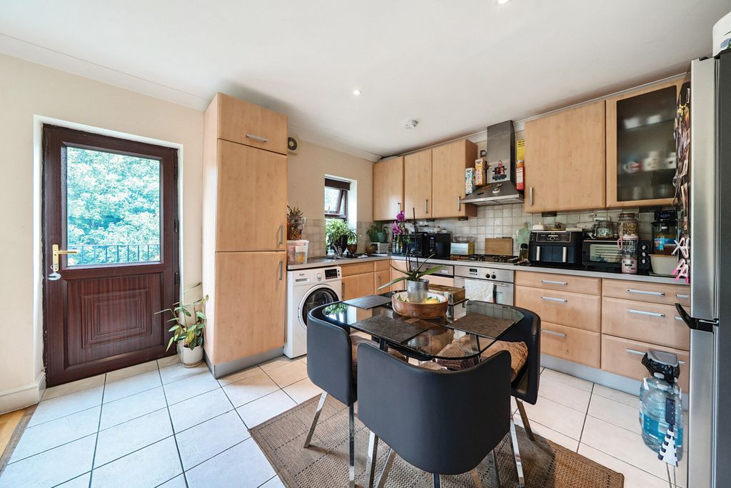Property photo 3 of 14 Kitchen