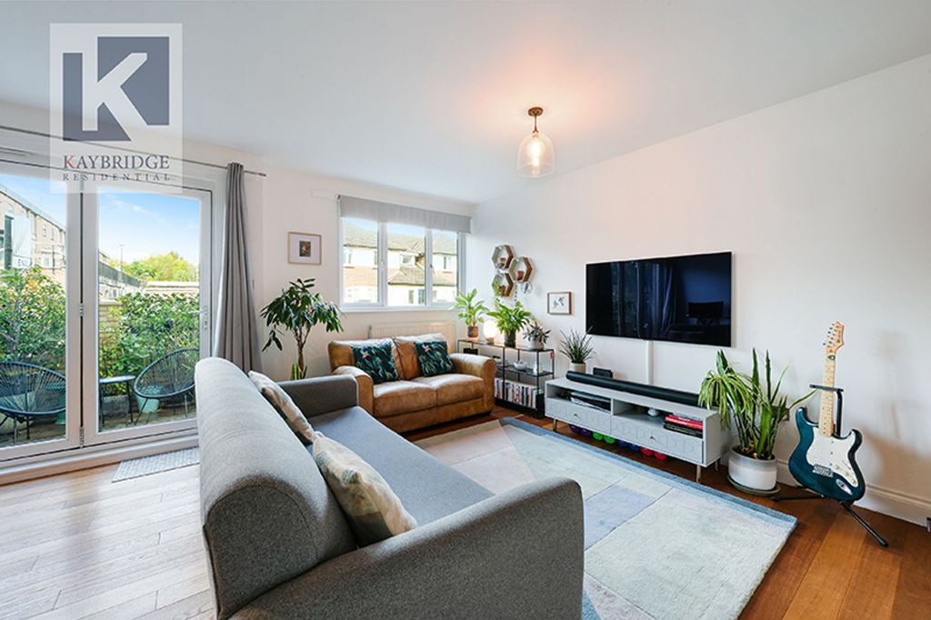 Property photo 2 of 11 Rosedale Road, Epsom - Kt17 2Jq