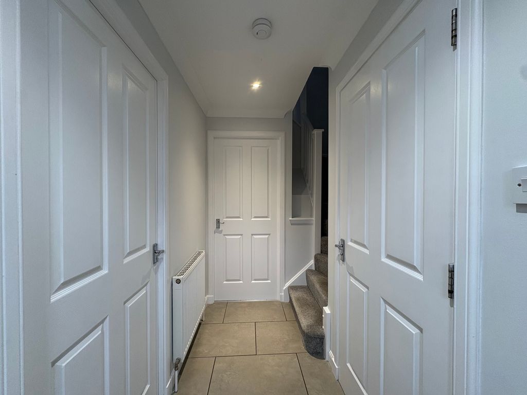 Property photo 3 of 17 Hallway