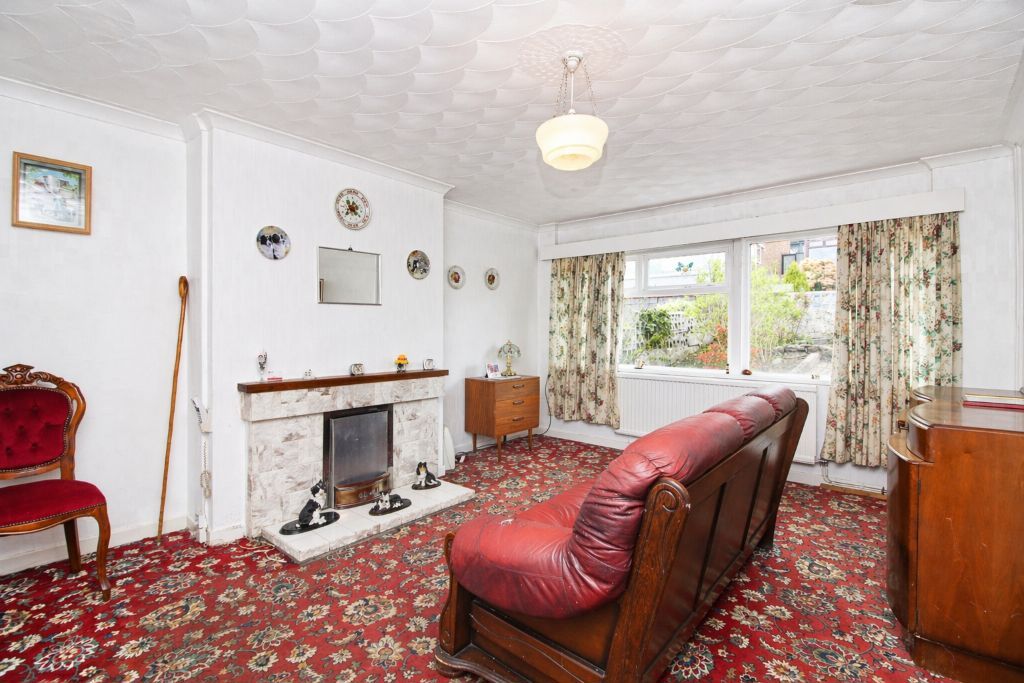 Property photo 2 of 16 Lounge