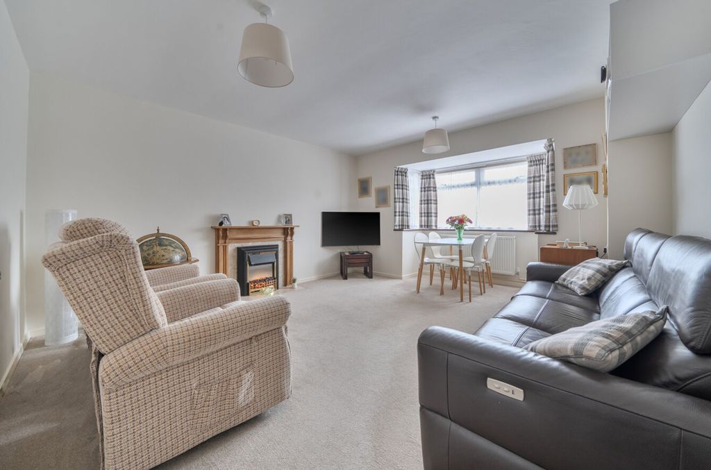 Property photo 2 of 21