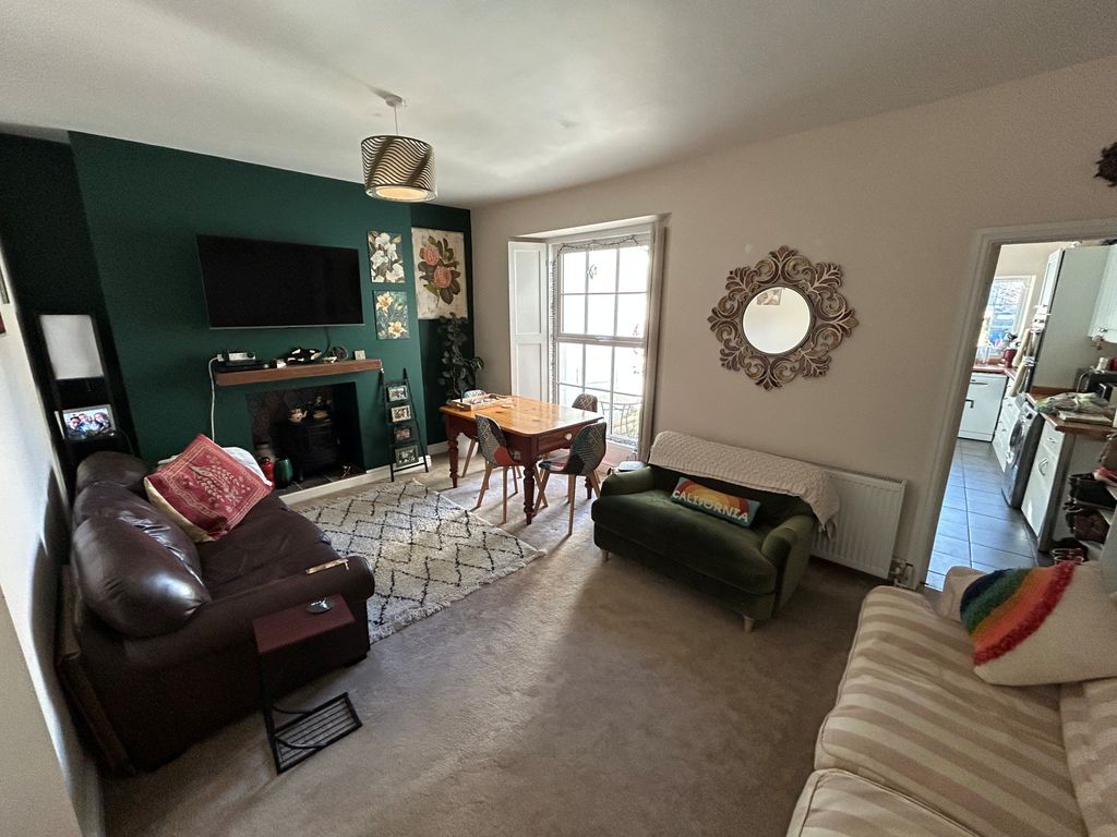 Property photo 1 of 9 Lounge