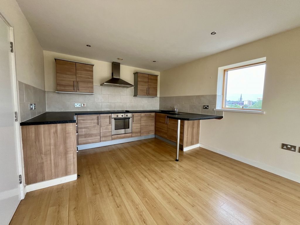 Property photo 3 of 8 Chantry 3