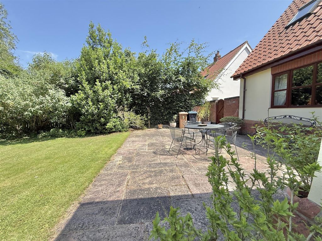 Property photo 2 of 21